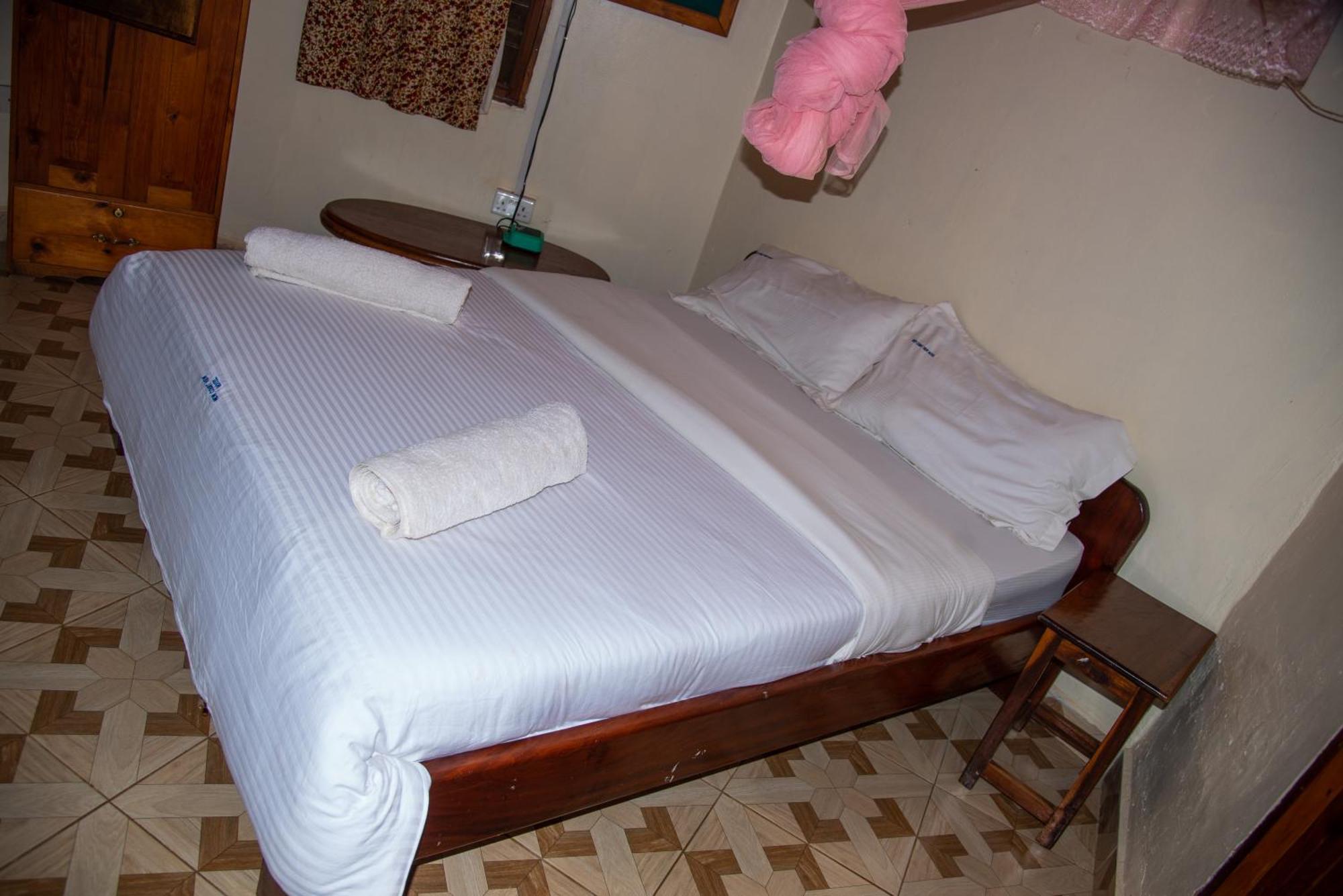 New Court View Hotel Masindi Ngoại thất bức ảnh